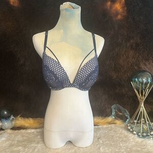 Victoria’s Secret bra 34D (2000C)